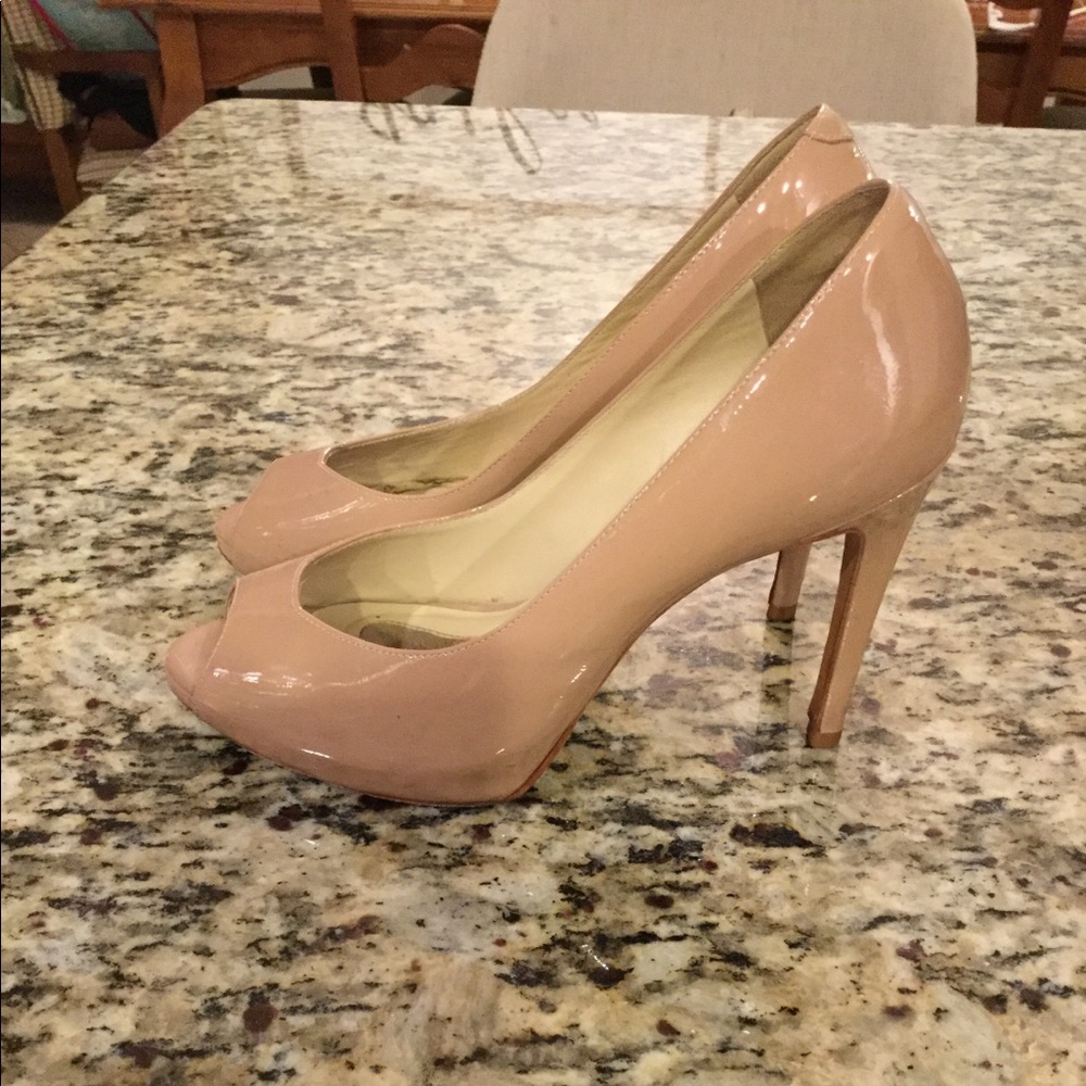 Coye Nokes nude peep toe sz 7/37